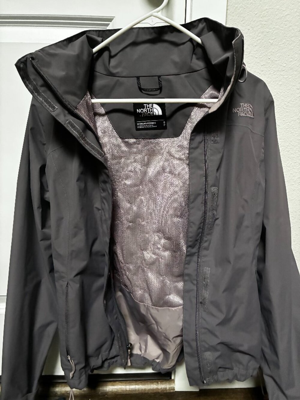 North Face Women's Rain Jacket - Small (S)
